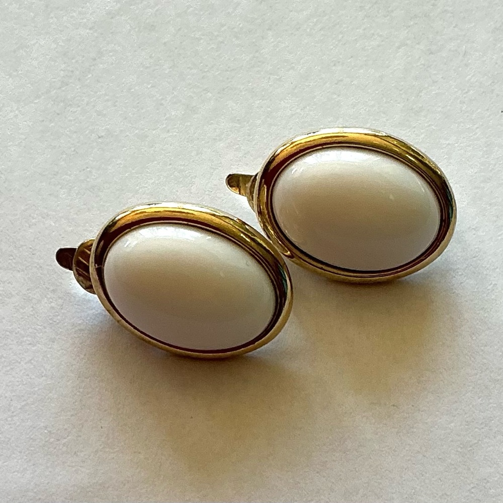 Vintage Trifari Elegant Gold Tone and White Glass Clip-On Earrings